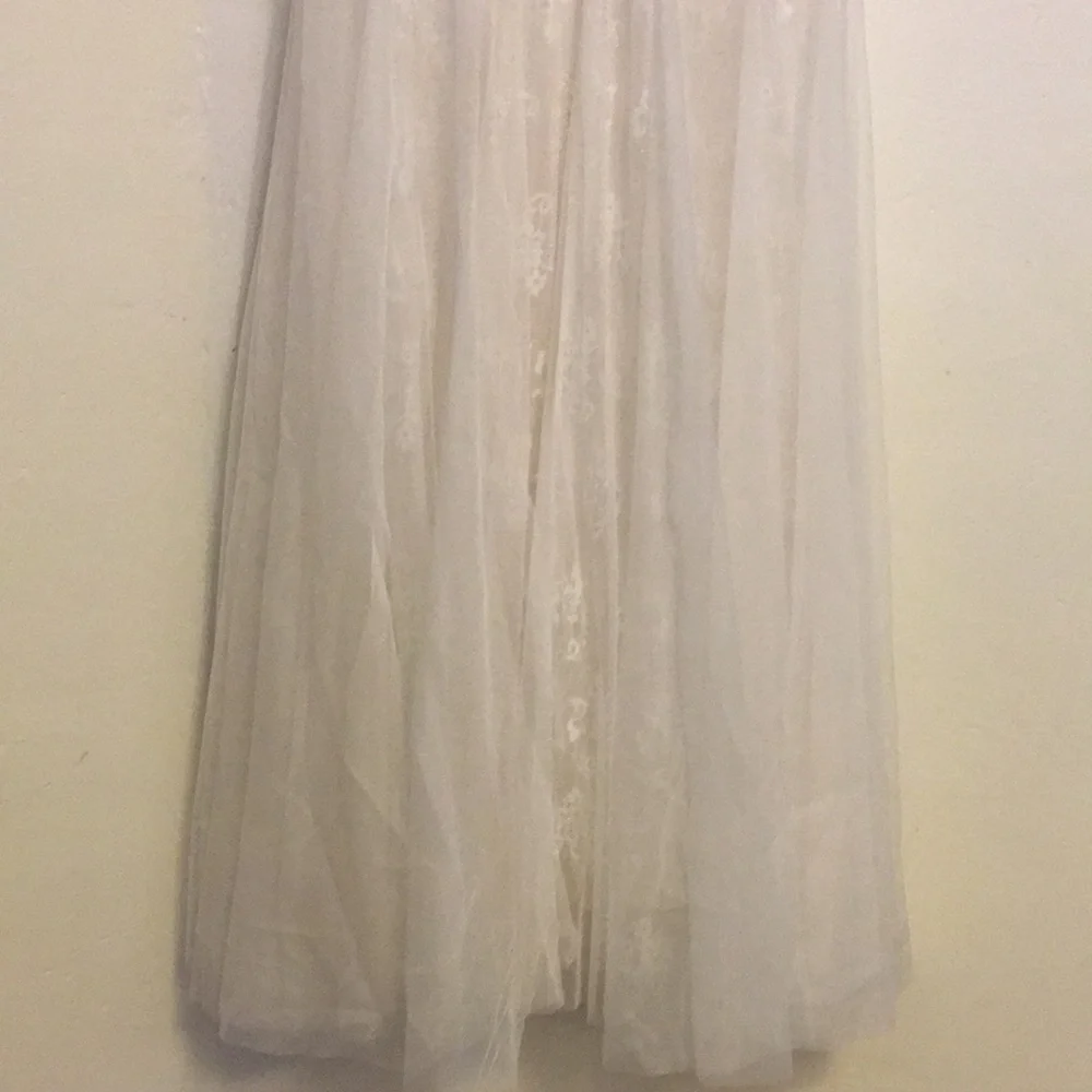 Stunning BCBG Maxazria dress - Picture 4 of 10